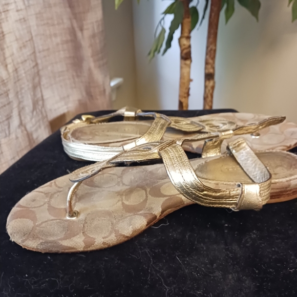 Coach Gold Metallic T-Strap Sandals sz 8 - Picture 7 of 8